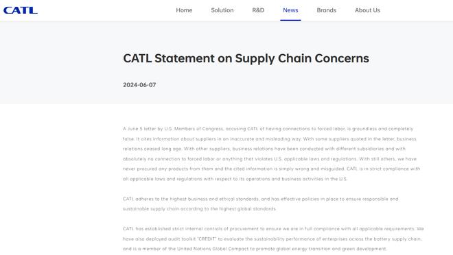 Cầu thủ U12 một mình đến Argentina để học tập, câu lạc bộ tổ chức họp báo